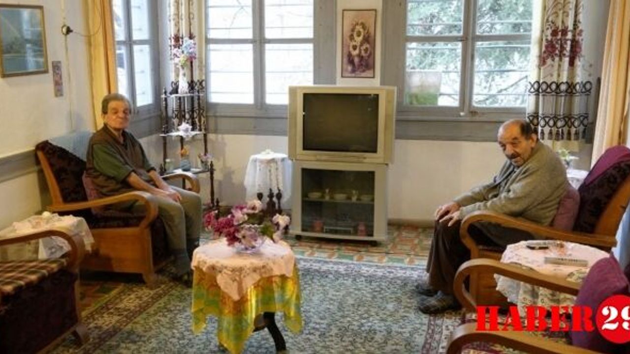 Gümüşhane'de dededen miras kalan tarihi konağa torunları sahip çıktı