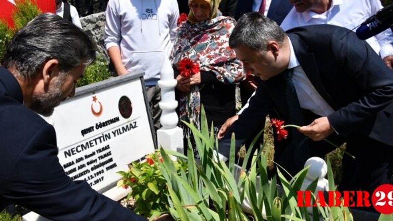 Şehit öğretmen Necmettin Yılmaz şehadetinin 7.yılında kabri başında anıldı