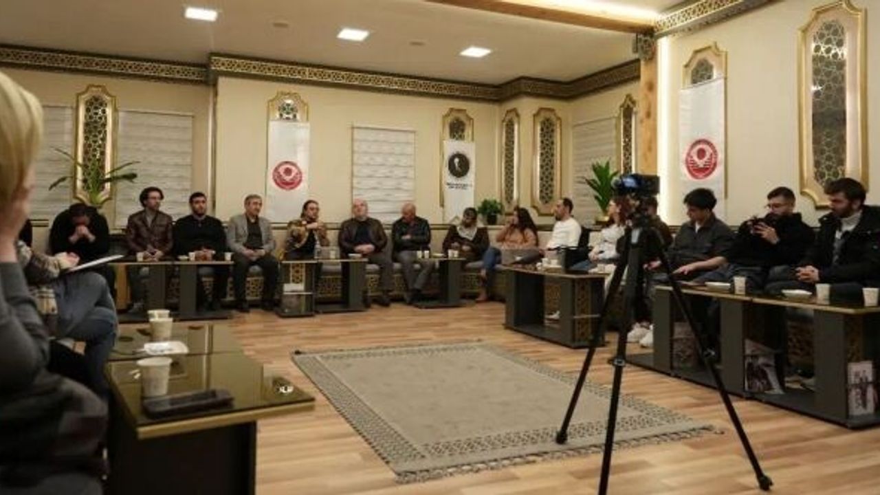 Eryılmaz: Sinema bir insanın ayakkabısındaki çakıl taşı olmalıdır