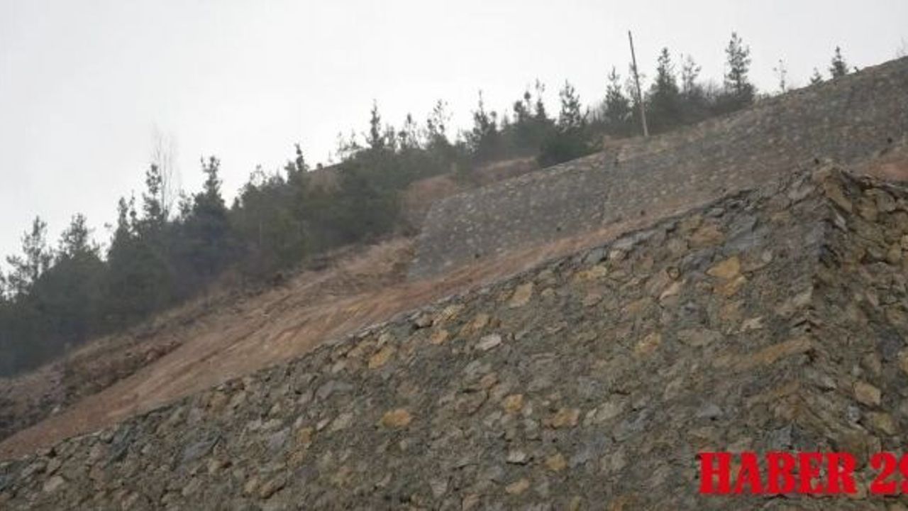 Bağlarbaşı Sanayi Sitesi’nde kabus geri mi dönüyor? Yeni yapılan istinat duvarları da çatladı