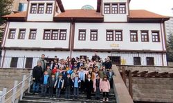 Gümüşhane'de Sınıf Duvarları Yıkıldı: Minik Öğrenciler Tarihi Müzede Soludu