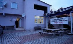 Gümüşhane'de 18 Yıllık İftar Nöbeti: Yoldan Geçen Araçları Durdurup Sofraya Davet Ediyorlar!