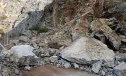 Gümüşhane-Giresun Karayolunda Dev Heyelan: Yol Çift Yönlü Kapatıldı!