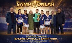 Gümüşhane’nin Altın Raketleri Tarih Yazdı: Tekke Ortaokulu Üst Üste 3. Kez Bölge Şampiyonu!