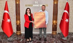 Gümüşhaneli Şair Coşkun Tuncer’den Vali Yardımcısı Bahar Kaya’ya Şiirli Veda