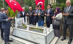 9 Yıllık Dinmeyen Acı: Necmettin Öğretmenin Kabri Başında Gözyaşları Sel Oldu!