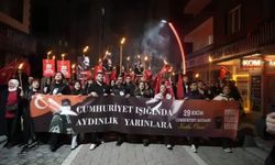 Yeni Parti Gümüşhane Teşkilatı Cumhuriyet’in 103. Yılını Meşalelerle Kutladı