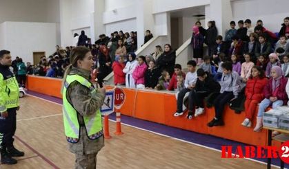 Kürtün'de Jandarmadan Öğrencilere Trafik Eğitimi