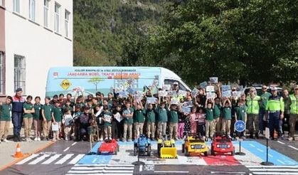 Kürtün’de öğrenciler uygulamalı trafik eğitimiyle bilinçlendi