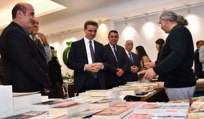 Vali Baruş Kitap Fuarı'nı ziyaret etti