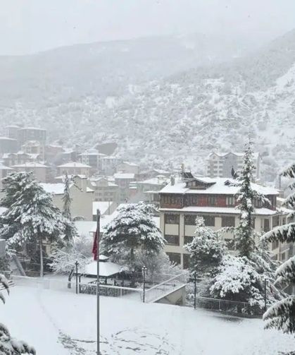 Gümüşhane Beyaza Teslim: 193 Köy Yolu Ulaşıma Kapandı!