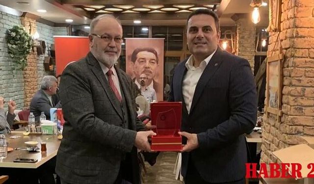 Eğitim-Bir-Sen’den Gümüşhane Üniversitesi’nin zirvedeki akademisyenlerine plaket