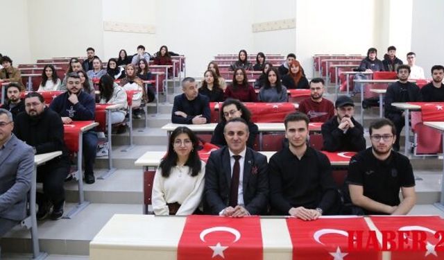 Gümüşhane Üniversitesi’nde ilk ders Türk Bayrağı’na ayrıldı