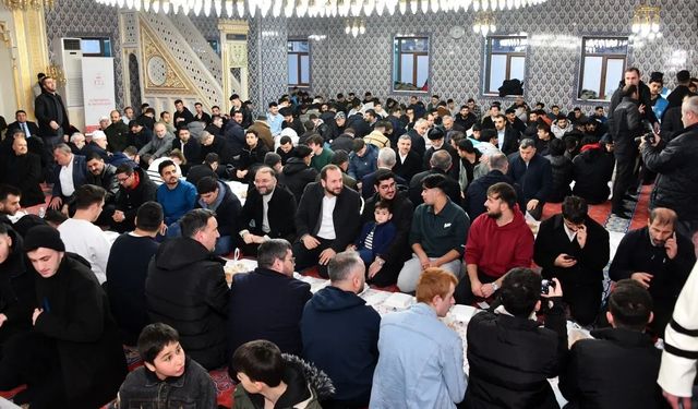 Gümüşhane’de Gönül Köprüleri Kuruldu: Üniversitelilere "Dünden Bugüne Vefa İftarı"