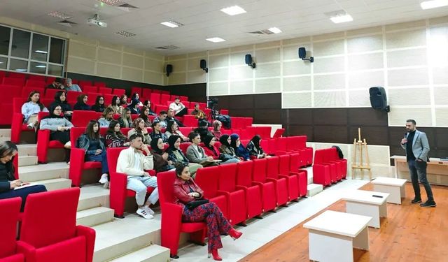 Gümüşhane’de Bilim Kafe Rüzgarı: Dil ve Toplumsal Algı İlişkisi Derinlemesine İncelendi