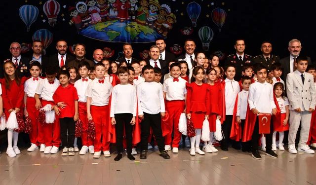 Gümüşhane'de 23 Nisan Coşkusu: "Küçük Vali"den İlk Talimat, Sahne Gösterileri Büyüledi!