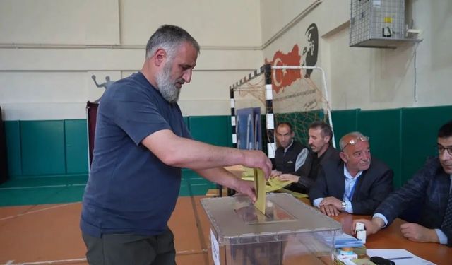 Gümüşhane  Tekke Beldesinde Oy Verme İşlemi Başladı