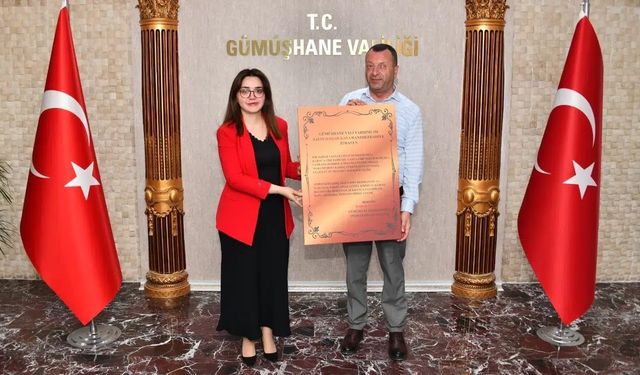 Gümüşhaneli Şair Coşkun Tuncer’den Vali Yardımcısı Bahar Kaya’ya Şiirli Veda