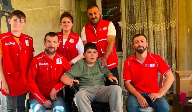 Gümüşhane Türk Kızılay Ekiplerinden Engelli Gence Akülü Sandalye Desteği
