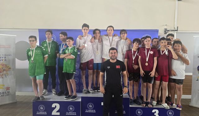 Gümüşhaneli Yüzücüler Erzurum’daki ANALİG Yarışmalarında 13 Derece Elde Etti