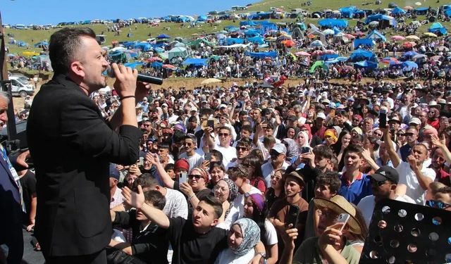 Gümüşhane Kazıkbeli’nde Tarihi Gün: 2 Bin 350 Rakımda İnsan Seli