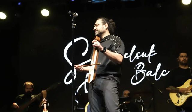 Bahçeli Belde Meydanında Yıldızlar Geçidi: 6 Sanatçı Sahne Aldı