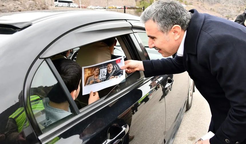 Gümüşhane’de Sürücülere Ceza Değil Pestil İkramı: Vali Atay’dan "Bayram Sensiz Olmaz" Mesajı