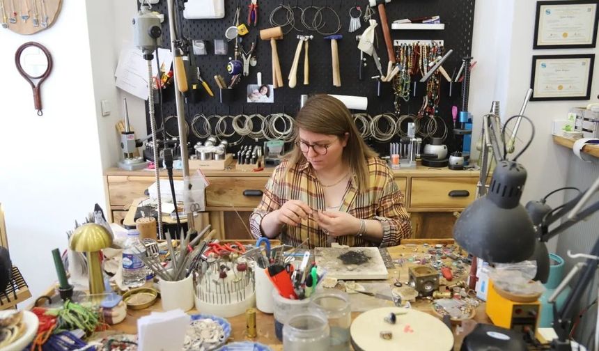 Cetveli Bıraktı, Çekici Aldı: Ayşe Işık’ın Yeni Dünyası