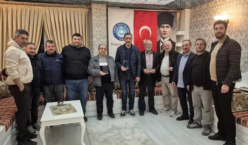 Türk Eğitim-Sen’den Vefa Plaketi