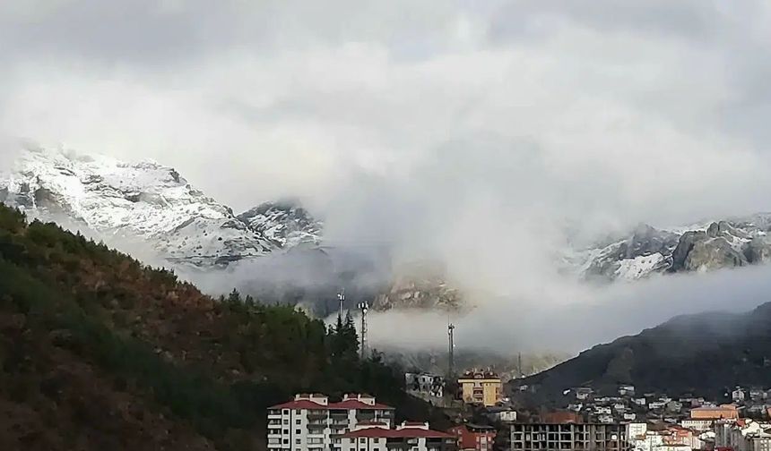 Zigana Geçidi ve Kuşakkaya’da Kar Kalınlığı 5 Santimetreyi Buldu