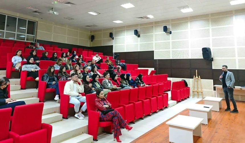 Gümüşhane’de Bilim Kafe Rüzgarı: Dil ve Toplumsal Algı İlişkisi Derinlemesine İncelendi