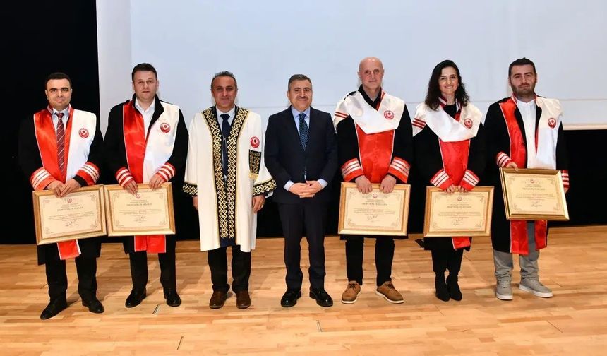 Gümüşhane Üniversitesi’nin Tarihi Günü: Hem Ödül Hem Berat Töreni