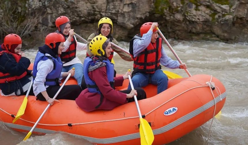 Gümüşhane’nin "Hırçın" Turizmi: Söğütlü’de Rafting Rüzgarı