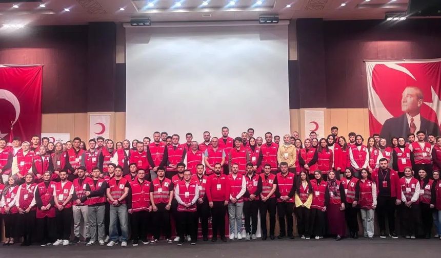 Genç Kızılay 3. Bölge Çalıştayı Gümüşhane’de Tamamlandı