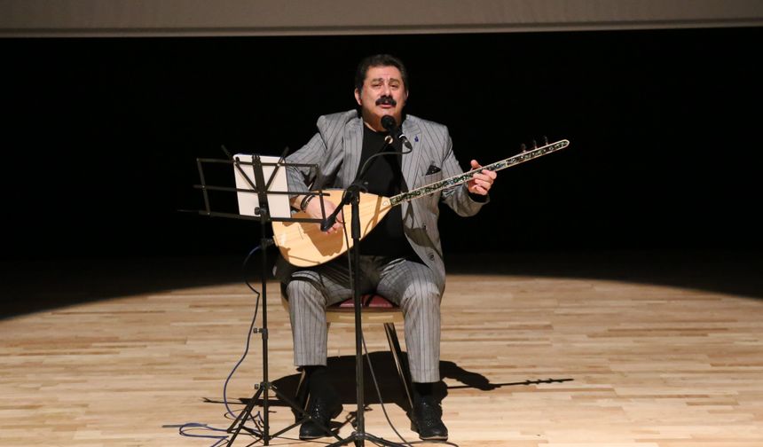 Gümüşhane Üniversitesi’nde Türkü Gecesi: Nurullah Akçayır Sahne Aldı