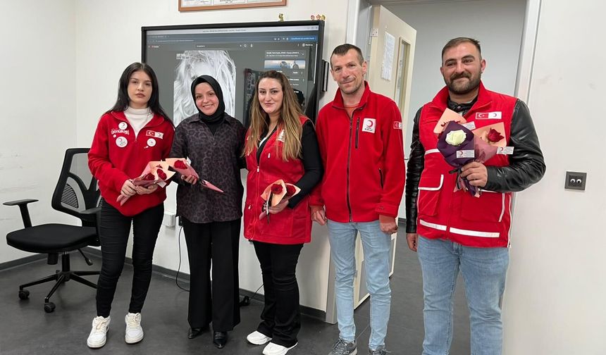 Gümüşhane Kızılay’dan Anlamlı Mesaj: "Öğretmenlerimiz En Değerli Rehberimizdir"