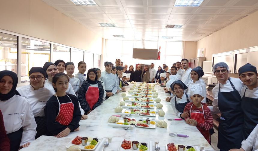 Minik Şefler Gümüşhane Üniversitesi Mutfağında Hünerlerini Sergiledi