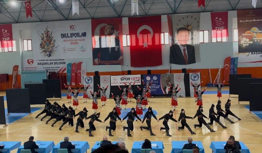 Gümüşhane’de Halk Oyunları Fırtınası: Karadeniz’in Devlerini Geride Bırakan Çifte Zafer!