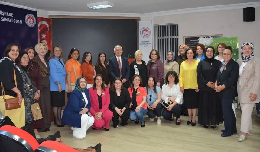 Gümüşhane’de Büyük Buluşma: "Zirvede Kadın Var" Paneli Geniş Katılımla Yapıldı