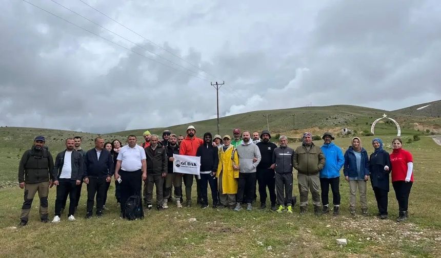 Gümüşhane Dağlarında Renk Cümbüşü: Karların Arasından Fışkıran Sarı Bahar