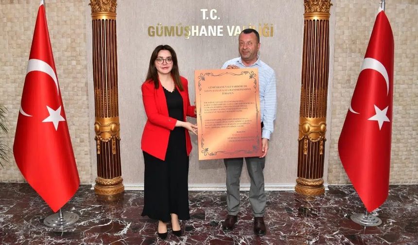Gümüşhaneli Şair Coşkun Tuncer’den Vali Yardımcısı Bahar Kaya’ya Şiirli Veda