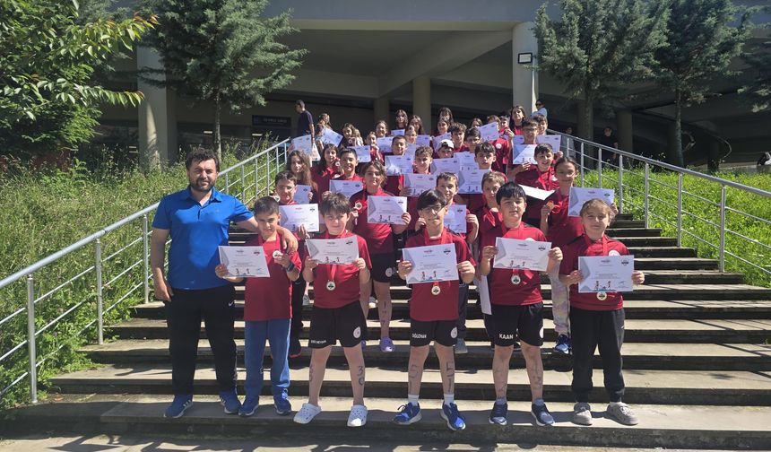 Gümüşhaneli Triatlonculardan Giresun’da Büyük Başarı: Madalyalarla Döndüler!