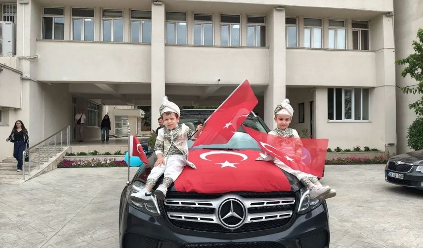 Gümüşhane'de Geleneksel Sünnet Şöleni: Çocuklara Makam Aracıyla Şehir Turu