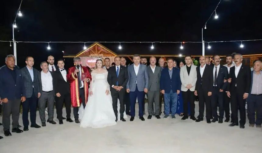 Torul Belediye Başkanı Evren Evrim Özdemir Kendi Kızının Nikahını Kıydı