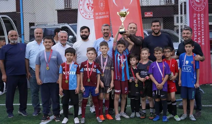 Gümüşhane’de Yeşil Sahaya Camii Bereketi: Kupalar Sahiplerini Buldu