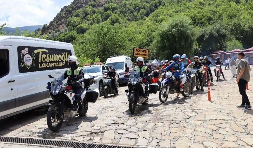 Gümüşhane’de Trafik Jandarması Sahada: Hem Denetim Hem Eğitim