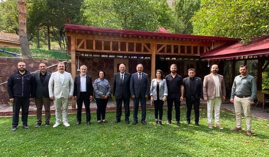 Anahtar Parti Gümüşhane Ziyareti: Esnafın Sorunları ve Genç Nüfus Göçü Masaya Yatırıldı