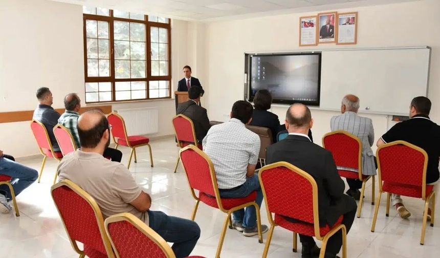 Gümüşhaneli Okul Müdürleri Ve İdareciler Akademi Seminerinde Buluştu
