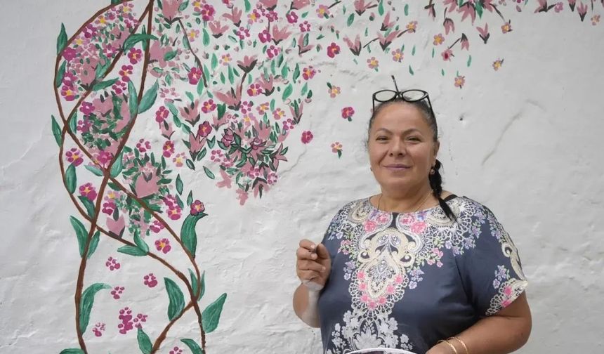 35 Yıl Sonra Fırçayı Eline Aldı, Köyünün Çehresini Değiştirdi