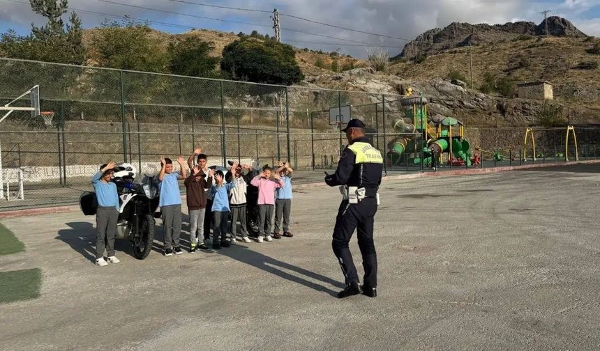 Gümüşhane Jandarmasından "Güvenli Okul Yolu" Denetimi: Servisler Mercek Altında